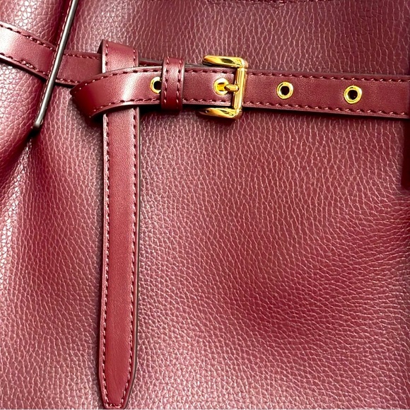 Michael Kors ‘Emilia’ Large Tote. Beautiful color and in excellent condition. - Picture 1 of 6